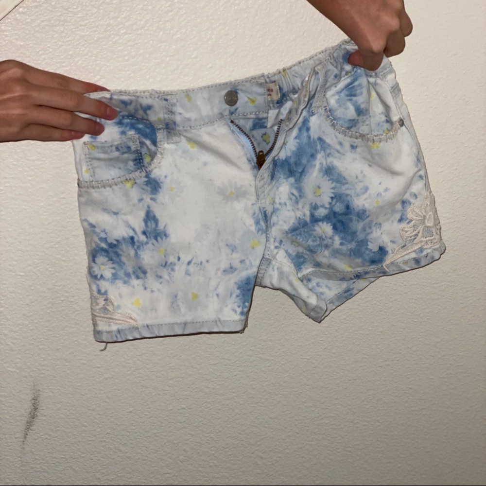 Acid wash flower print girls shorts
